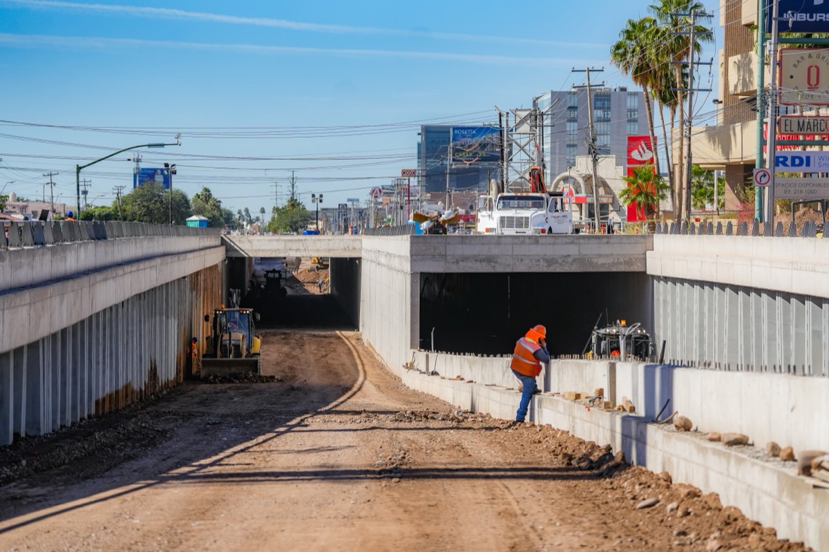 Paso a desnivel en construcción